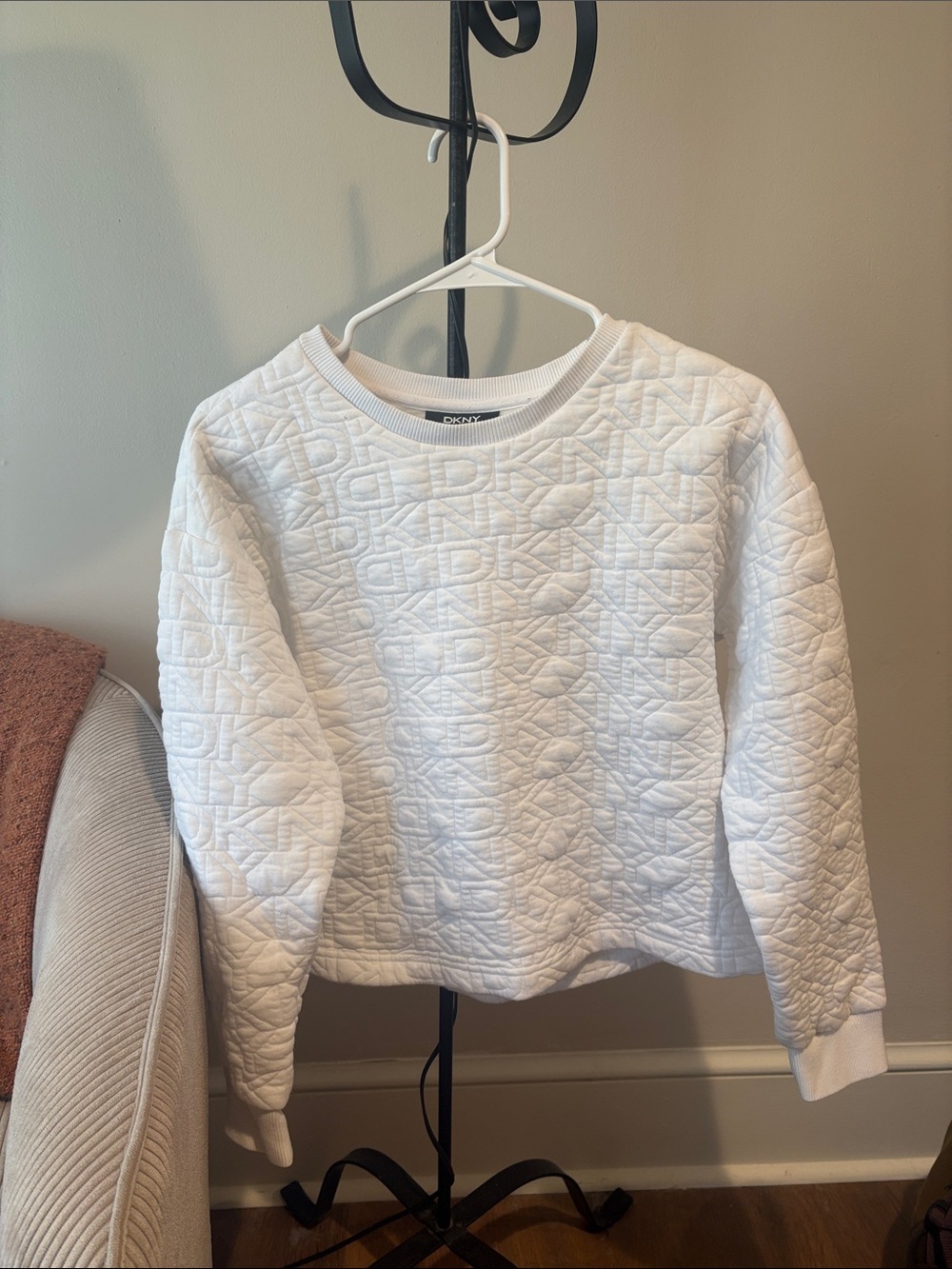 DKNY White Quilted Logo-Texture Crewneck Sweatshirt